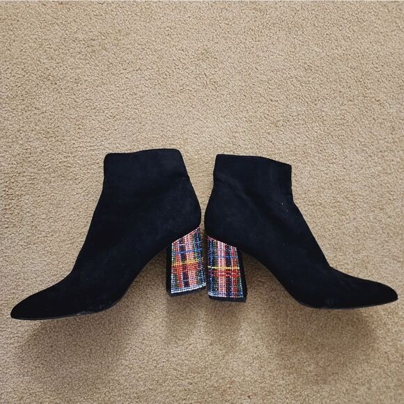 Betsy Johnson - Picture 9 of 15